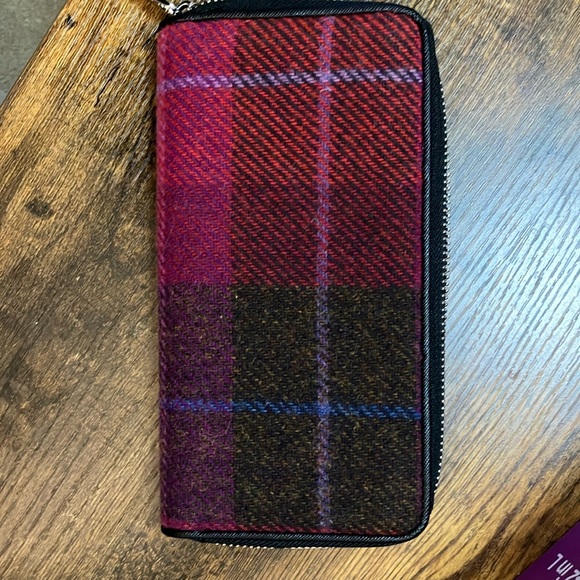 Mucros Tweed Wallet with Wrist Strap - Picture 3 of 3